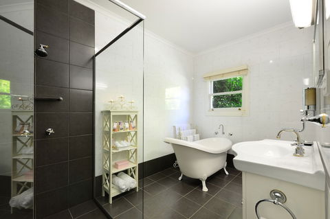 Crystal Creek Meadows Luxury Cottages - Tourism Brisbane 3