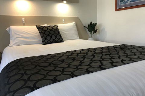 Cobb Inlander Motel - Brisbane Tourism 6