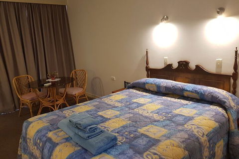 Cobb Inlander Motel - Brisbane Tourism 7