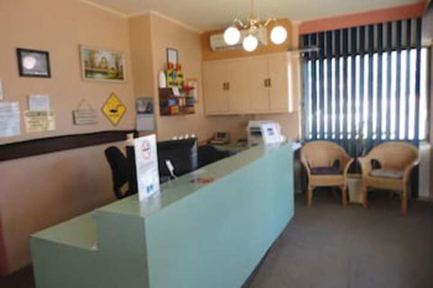 Cobb Inlander Motel - Brisbane Tourism 3