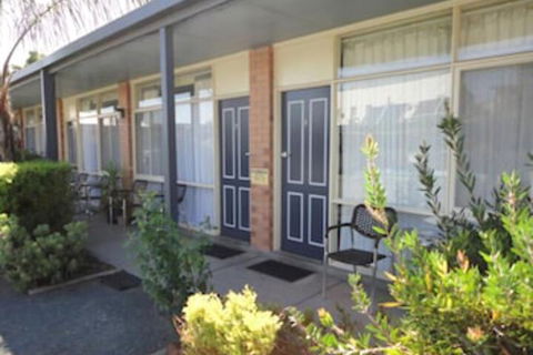 Cobb Inlander Motel - Brisbane Tourism 1