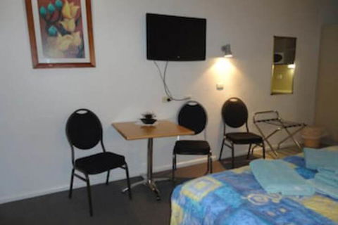 Cobb Inlander Motel - Brisbane Tourism 4