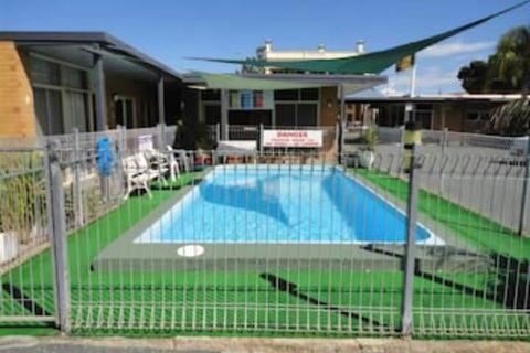 Cobb Inlander Motel - Brisbane Tourism 2