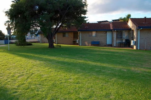 Esperance Beachfront Resort - Brisbane Tourism 0