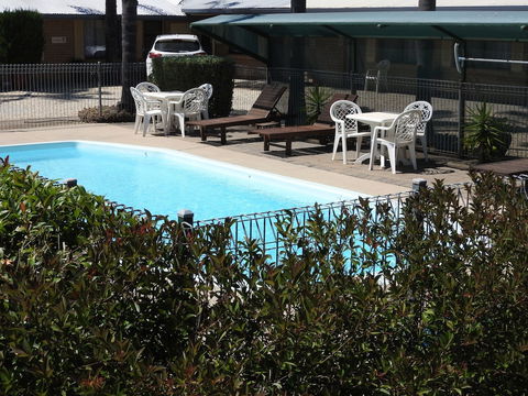 Lone Pine Motel - Corowa - Tourism Brisbane 1