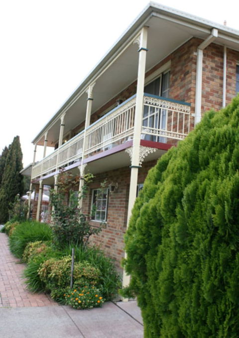 Grand Manor Motor Inn - Queanbeyan - Brisbane Tourism 1