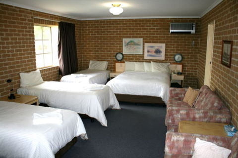 Grand Manor Motor Inn - Queanbeyan - Brisbane Tourism 5