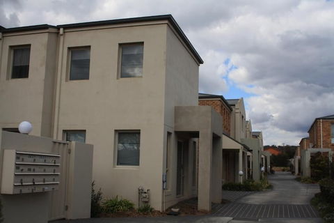 Grand Manor Motor Inn - Queanbeyan - Brisbane Tourism 0