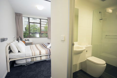 Canberra City YHA - Hostel - Brisbane Tourism 5