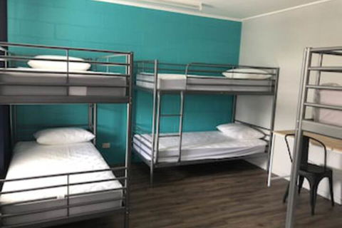 Reef Backpackers - Brisbane Tourism 0