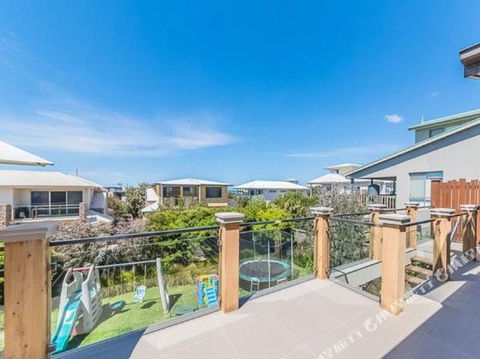 Smiths Beach Paradise - Tourism Brisbane 5