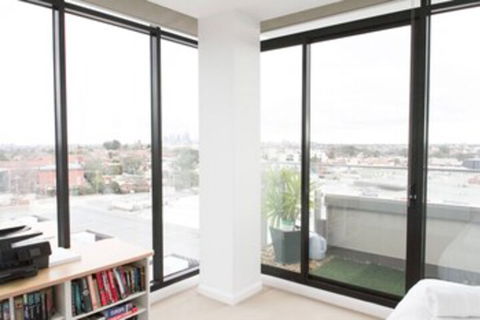 Modern 2 Bedroom Apartment In Melbournes Northcote - Tourism Brisbane 2
