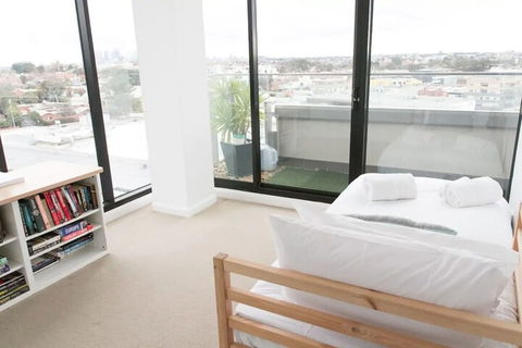 Modern 2 Bedroom Apartment In Melbournes Northcote - Tourism Brisbane 0