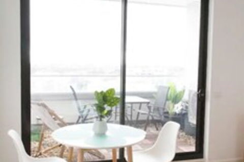 Modern 2 Bedroom Apartment In Melbournes Northcote - Tourism Brisbane 3