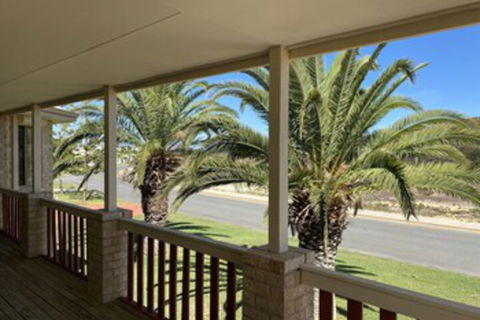 Whispering Palms - Brisbane Tourism 0