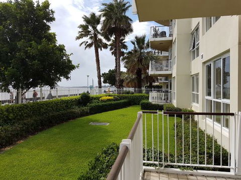 Beau Monde Apartments Newcastle Harbourside Apartment - Tourism Brisbane 4