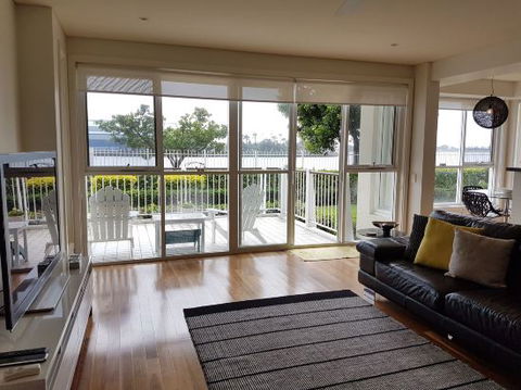 Beau Monde Apartments Newcastle Harbourside Apartment - Tourism Brisbane 3