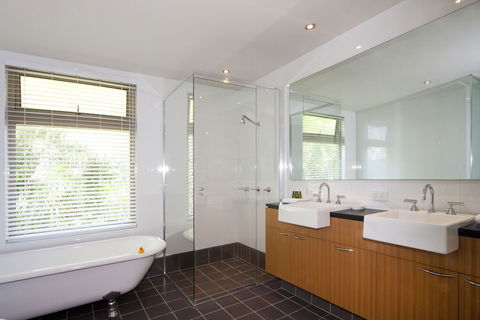 Santai Private 2 Bedroom Apartment - Tourism Brisbane 4