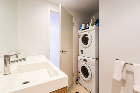 RIVER, 1BDR Melbourne Apartment - Brisbane Tourism 5