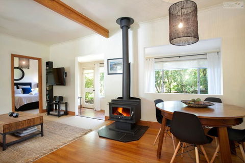 Stonewall Cottage For Two With Fireplace - Brisbane Tourism 3