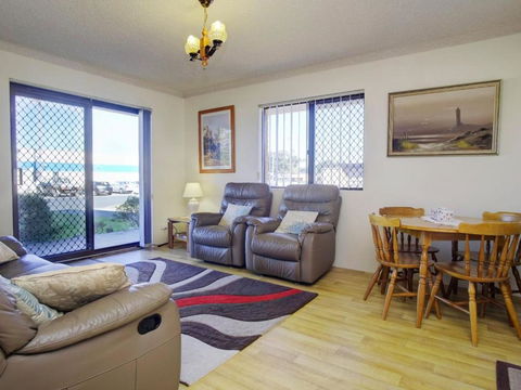 Seabreeze 6 Opposite Bowling Club - Tourism Brisbane 3