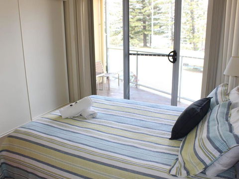 Seaspray Unit 7 Straight Across The Road From Main Beach Yamba - Tourism Brisbane 2