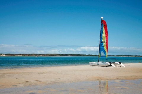 Golden Shores Unit 3 21 Landsborough Parade - Tourism Brisbane 4