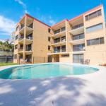 Golden Shores Unit 3 21 Landsborough Parade - Tourism Brisbane 0
