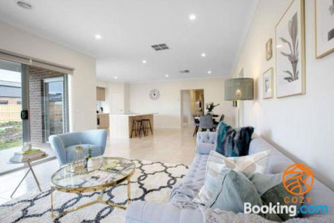 109Cozy Cranbourne Family House5Bed2Bath2Parking - Brisbane Tourism 6