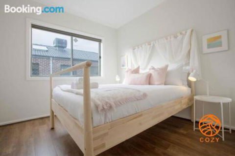 109Cozy Cranbourne Family House5Bed2Bath2Parking - Brisbane Tourism 0