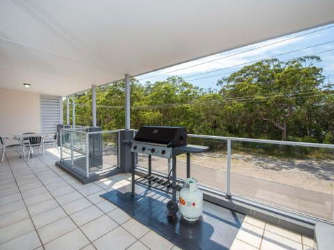 18 Shoal Bay Beach Apartments Fantastic Air Conditioned Unit With A Pool & Lift - Brisbane Tourism 1