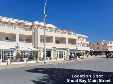 18 Shoal Bay Beach Apartments Fantastic Air Conditioned Unit With A Pool & Lift - Brisbane Tourism 4