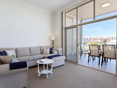 Walk On Birubi 1 / 40 Ocean Ave Pet Friendly WIFI Boat Parking & Water Views - Brisbane Tourism 6