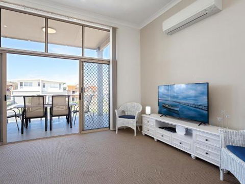 Walk On Birubi 1 / 40 Ocean Ave Pet Friendly WIFI Boat Parking & Water Views - Brisbane Tourism 5