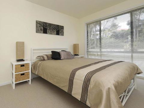 Bagnall Views 2 / 161 Government Rd Stylish & Modern Duplex Across The Road To The Waters Edge - Tourism Brisbane 3