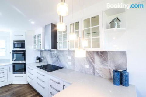 Saltwater Manor - Tourism Brisbane 3