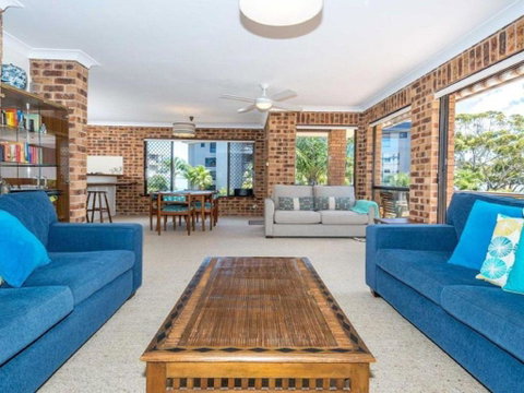 COLUMBIA VIEWS 2 / 9 COLUMBIA CLOSE AIRCON WIFI NETFLIX VIEWS & BOAT PARKING - Tourism Brisbane 5