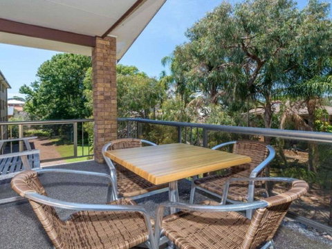 COLUMBIA VIEWS 2 / 9 COLUMBIA CLOSE AIRCON WIFI NETFLIX VIEWS & BOAT PARKING - Tourism Brisbane 4