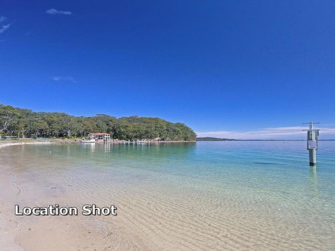COLUMBIA VIEWS 2 / 9 COLUMBIA CLOSE AIRCON WIFI NETFLIX VIEWS & BOAT PARKING - Tourism Brisbane 3