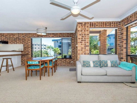 COLUMBIA VIEWS 2 / 9 COLUMBIA CLOSE AIRCON WIFI NETFLIX VIEWS & BOAT PARKING - Tourism Brisbane 2
