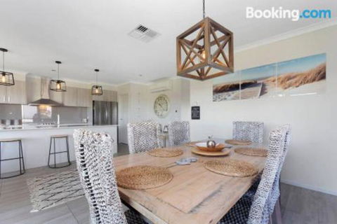 STELLAVISTA 4 Bedrooms Free Wifi Views - Brisbane Tourism 4