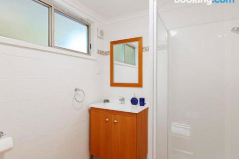 Gymea Retreat 56 Ullora Close Tri Level Home With WIFI & Aircon - Tourism Brisbane 4
