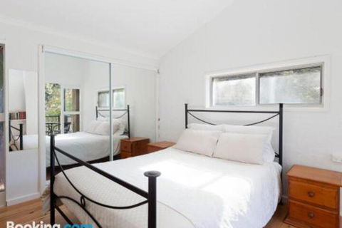 Gymea Retreat 56 Ullora Close Tri Level Home With WIFI & Aircon - Tourism Brisbane 5