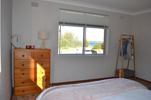 Apartment With Sweeping View Of The Bay 2 Bedrooms Sleeps 5 - Tourism Brisbane 5