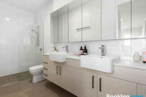 SEASIDE By THE BEACH - Tourism Brisbane 5