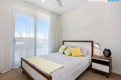 SEASIDE By THE BEACH - Tourism Brisbane 0