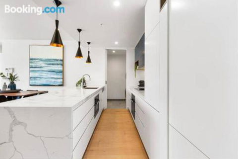 Luxe 101 At Martha Cove Waterfront Luxury On The Marina Walk To Beach - Tourism Brisbane 1