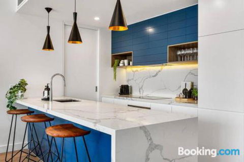 Luxe 101 At Martha Cove Waterfront Luxury On The Marina Walk To Beach - Tourism Brisbane 6