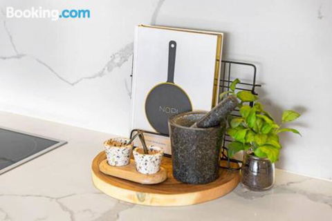 Luxe 101 At Martha Cove Waterfront Luxury On The Marina Walk To Beach - Tourism Brisbane 4