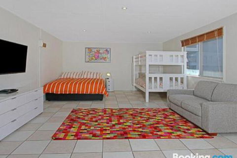 Seaside Escape At Jones Beach Swimming Pool - Brisbane Tourism 5